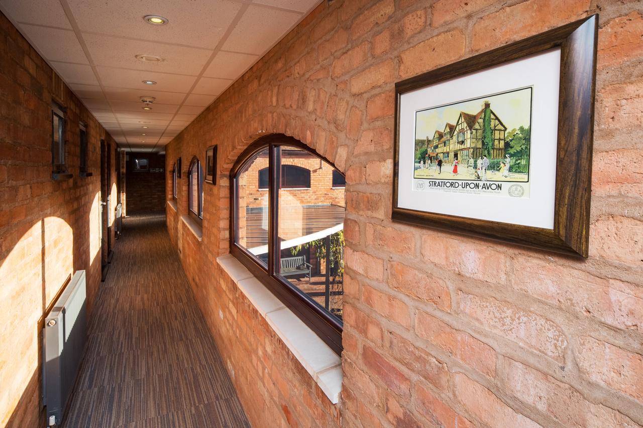 Henley Hotel ภายนอก รูปภาพ