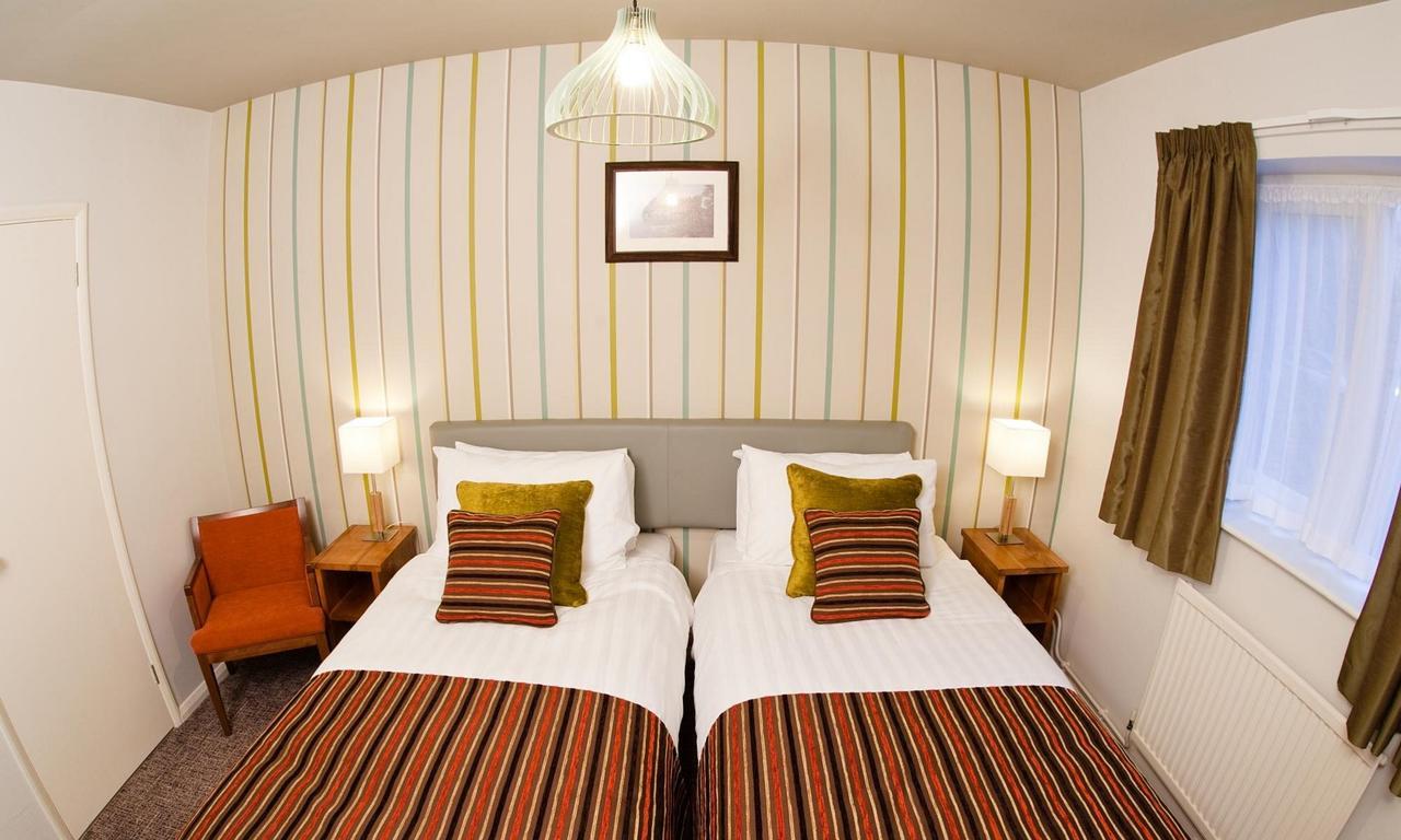 Henley Hotel ภายนอก รูปภาพ