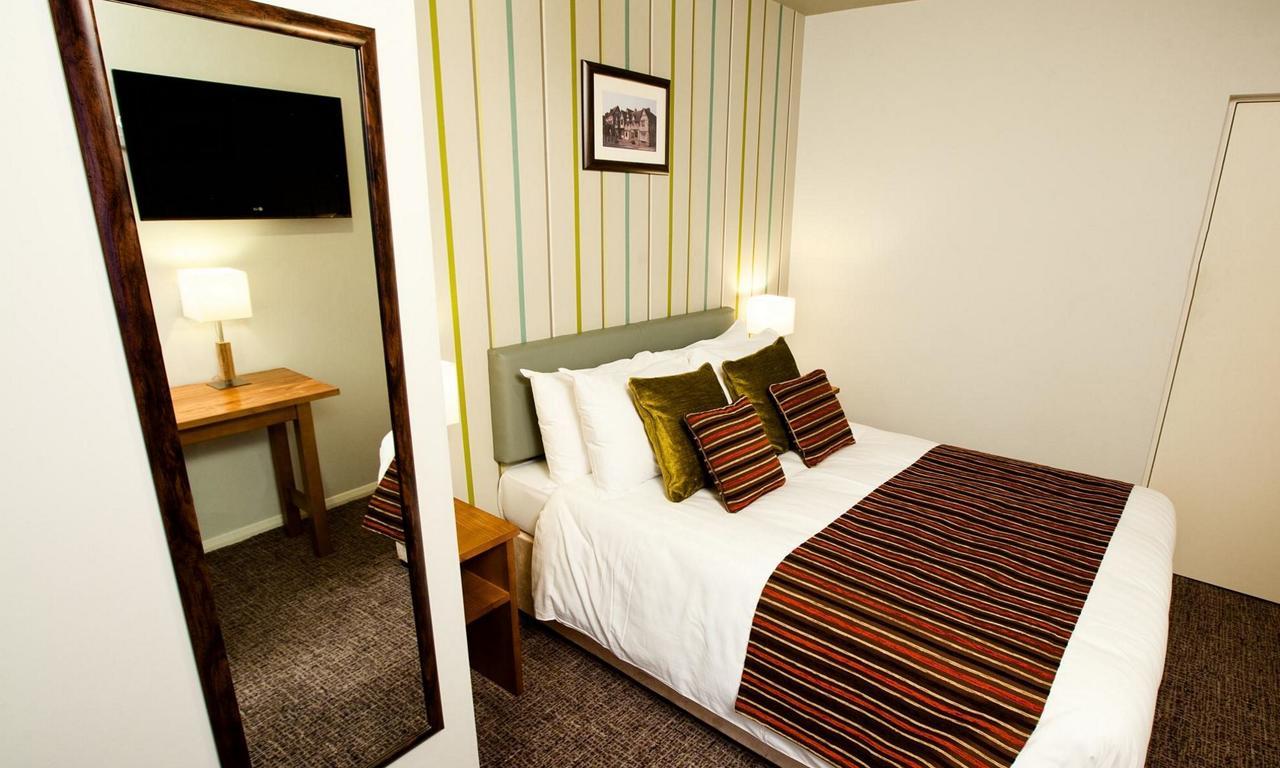 Henley Hotel ภายนอก รูปภาพ