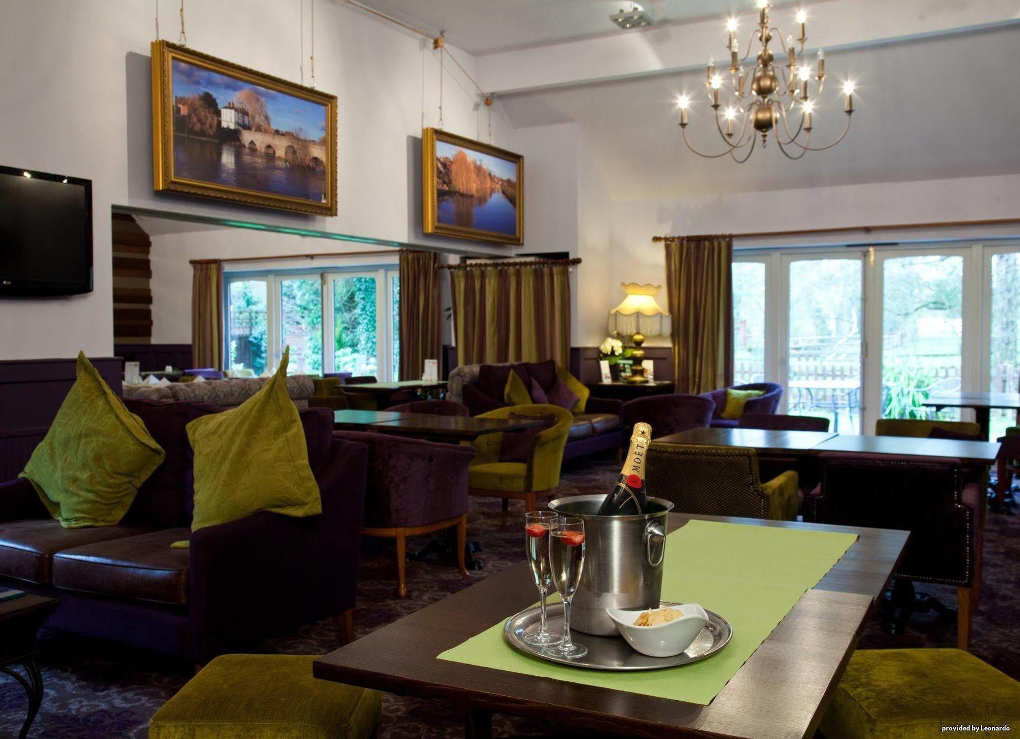 Henley Hotel ภายนอก รูปภาพ