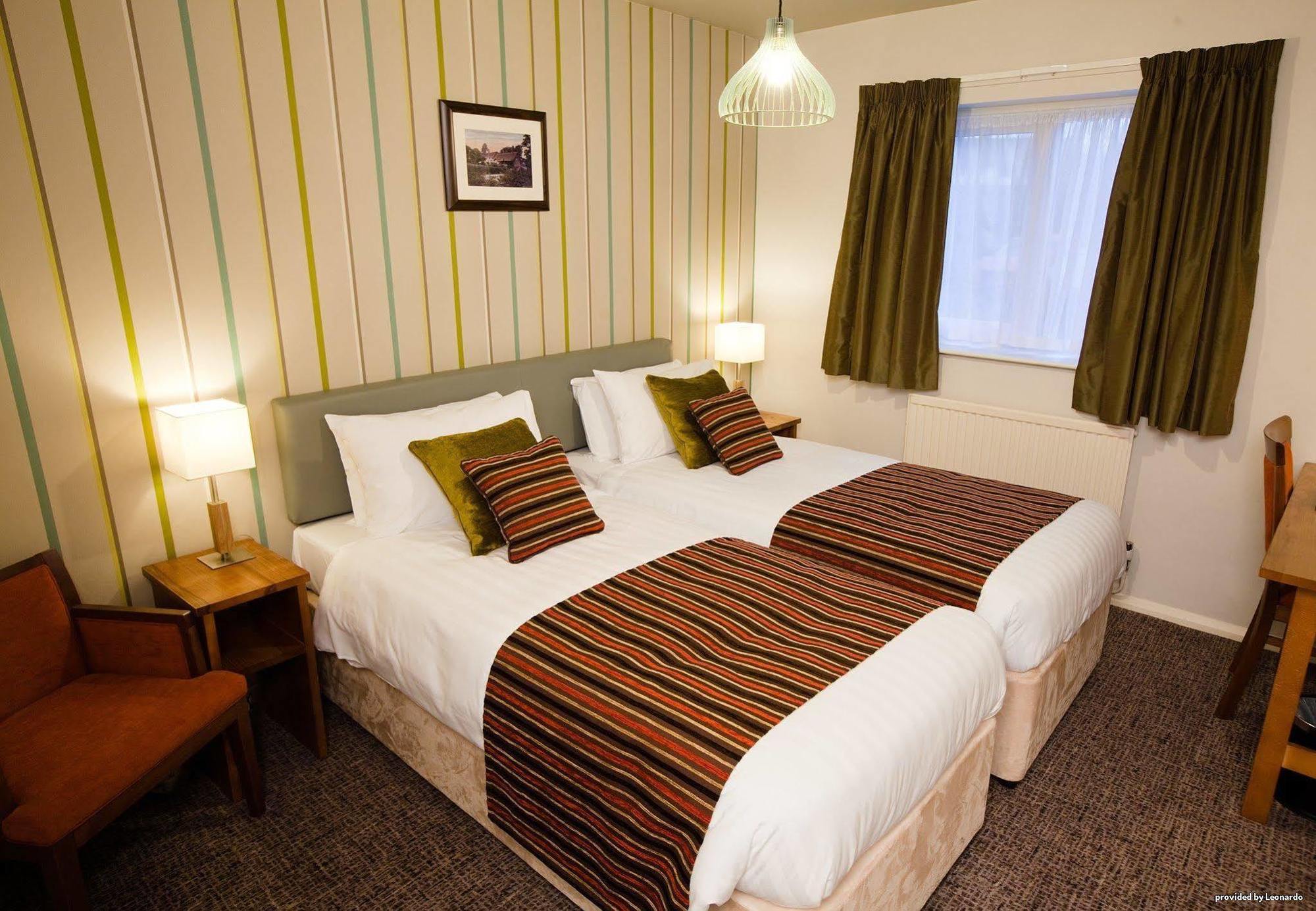 Henley Hotel ภายนอก รูปภาพ