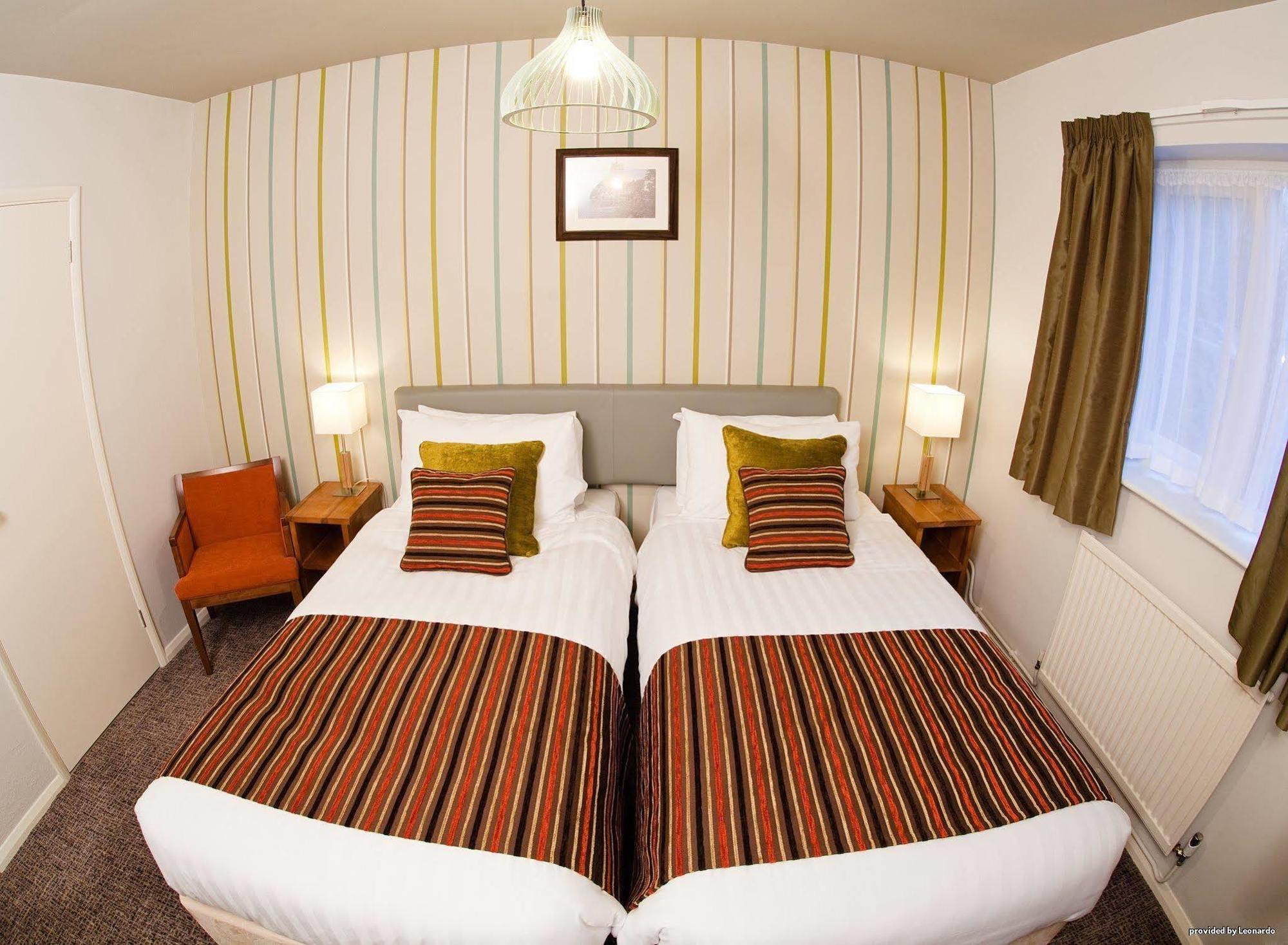 Henley Hotel ภายนอก รูปภาพ