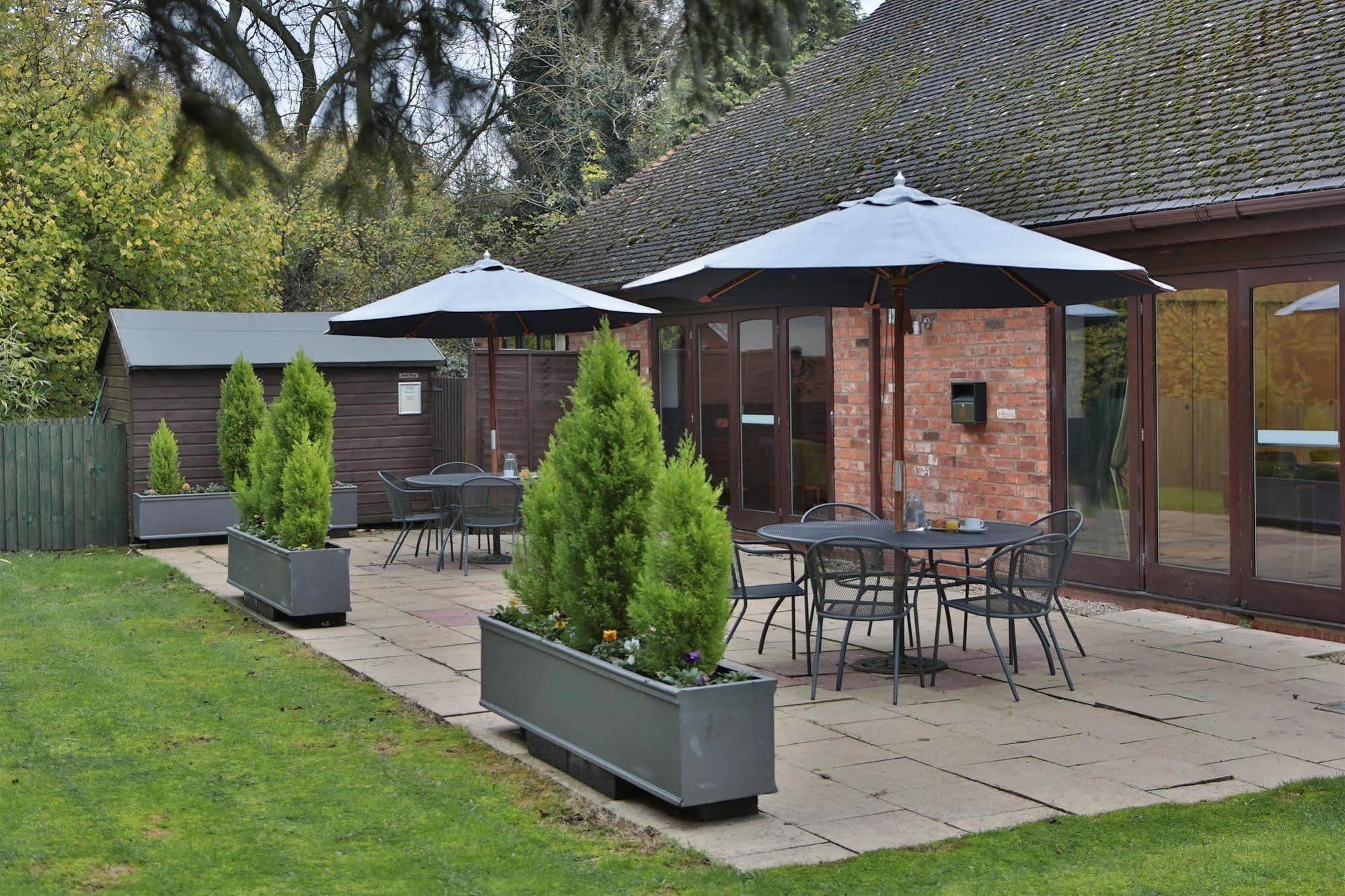 Henley Hotel ภายนอก รูปภาพ