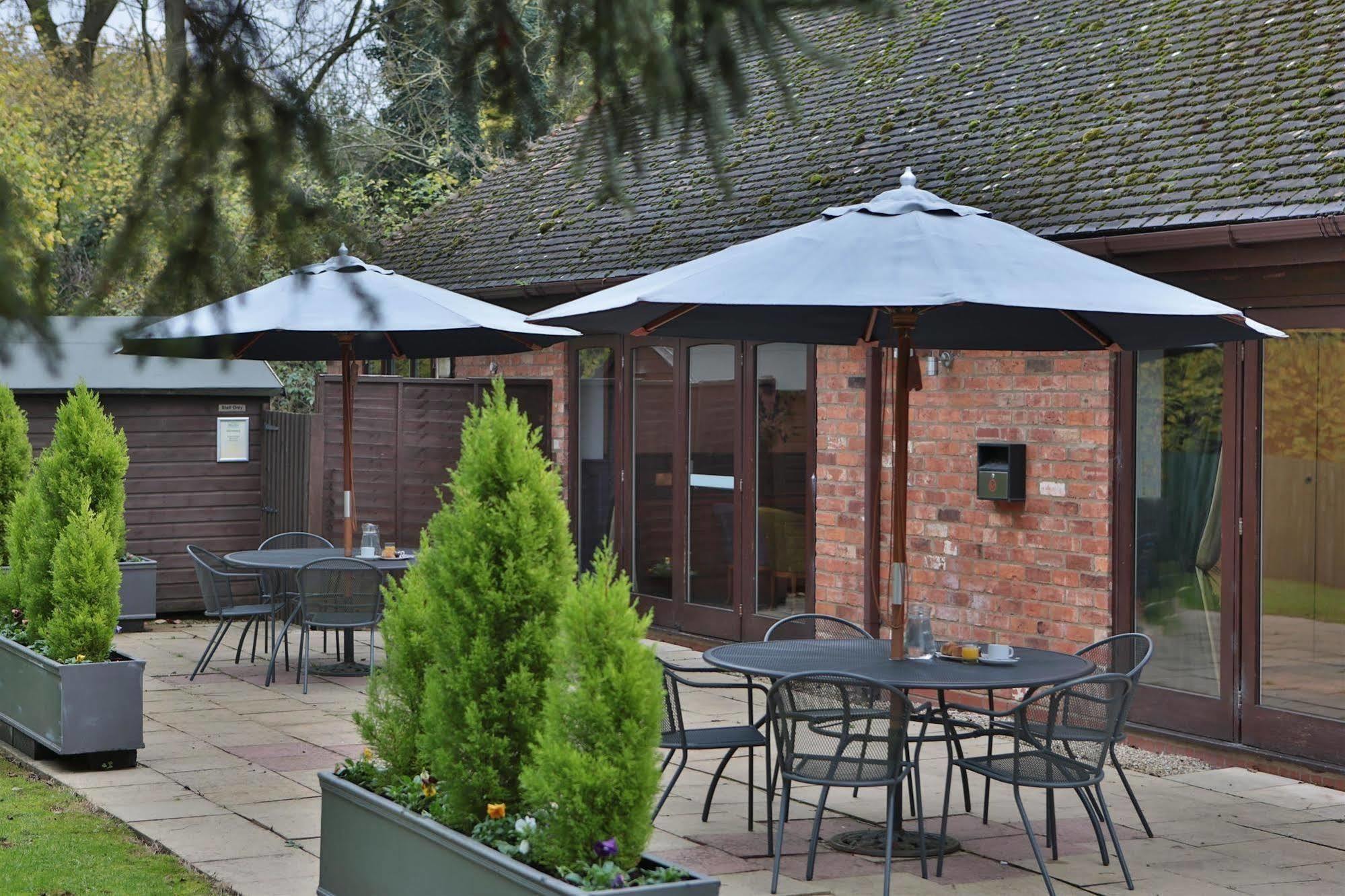 Henley Hotel ภายนอก รูปภาพ